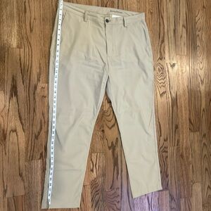 Men’s Tommy Bahama Trousers light tan size 38x30